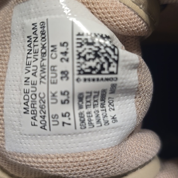 GUC Converse Sneakers - Picture 4 of 5